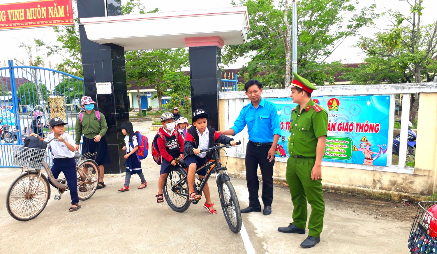 cong truong atgt 24 3 1