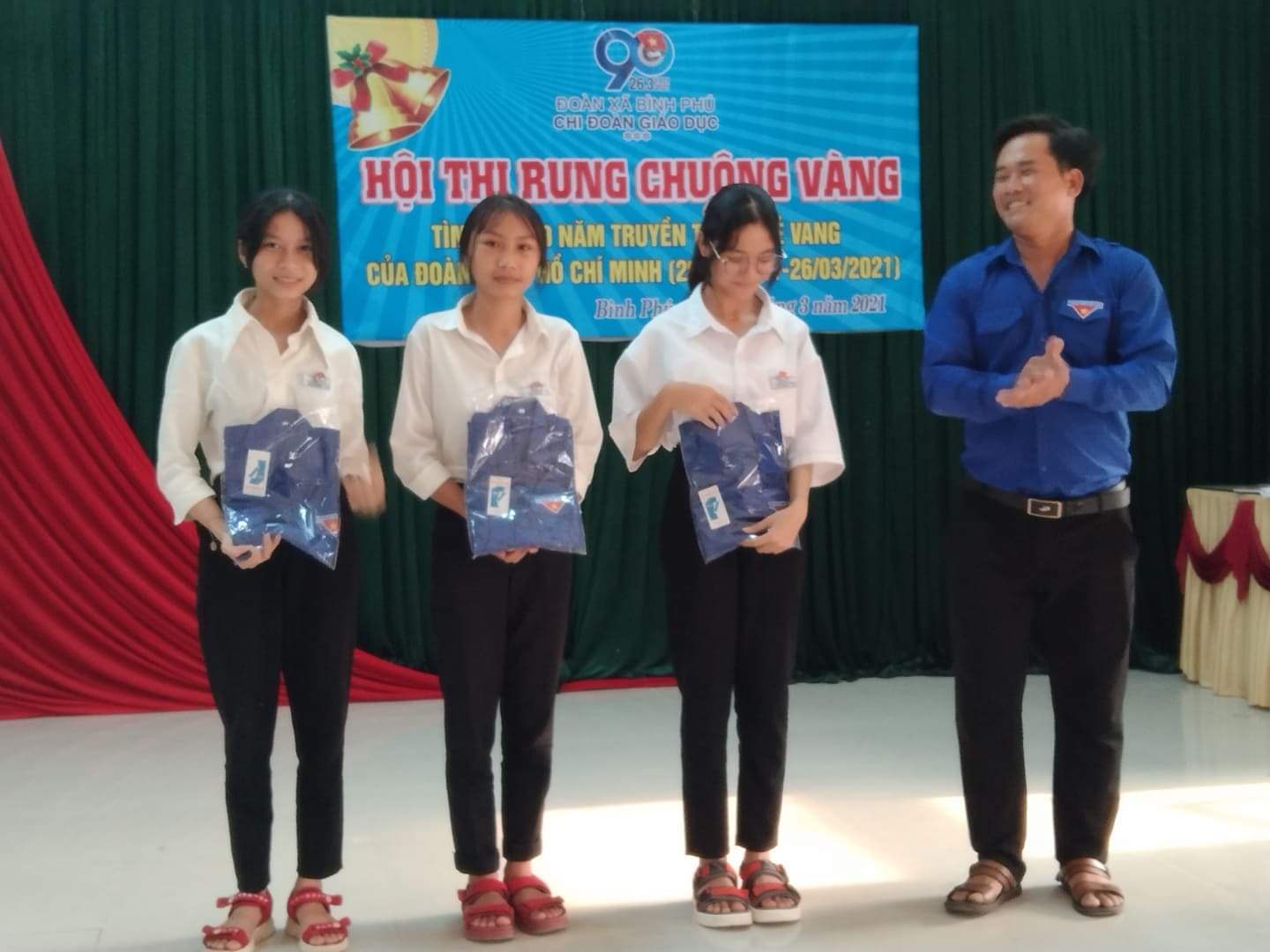 Trao thưởng cuộc thi rung chuông vàng tìm hiểu 90 vẻ vang của Đoàn
