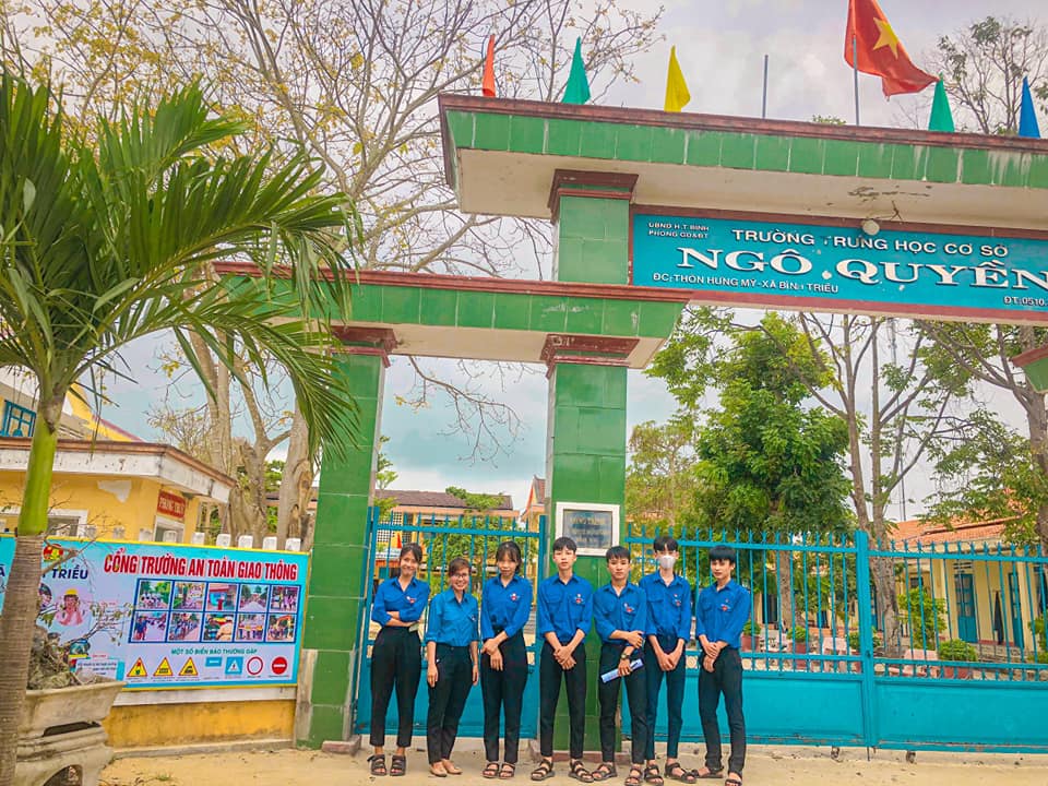 Cổng trường ATGT tại trường Ngô Quyền