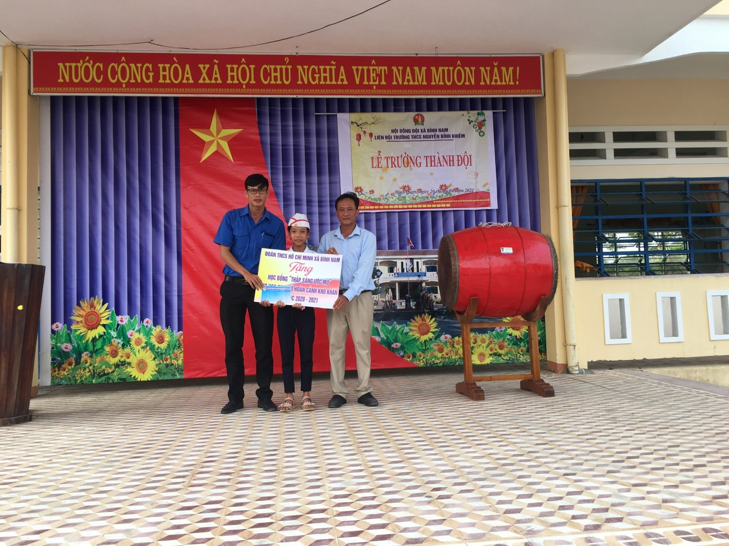 Nhận đỡ dầu học sinh có hoàn cảnh khó khăn