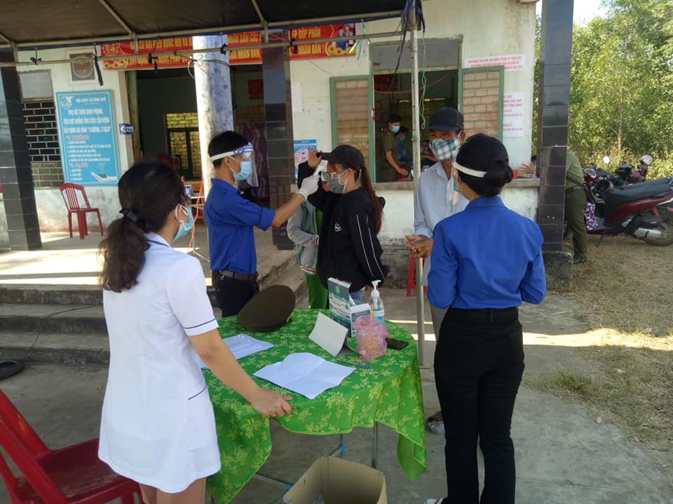 Bình Quế: Đội  TNXK tham gia hỗ trợ phòng chống dịch trong ngày Bầu cử Quốc hội  và hội đồng nhân dân các cấp nhiệm kỳ 2021-2026