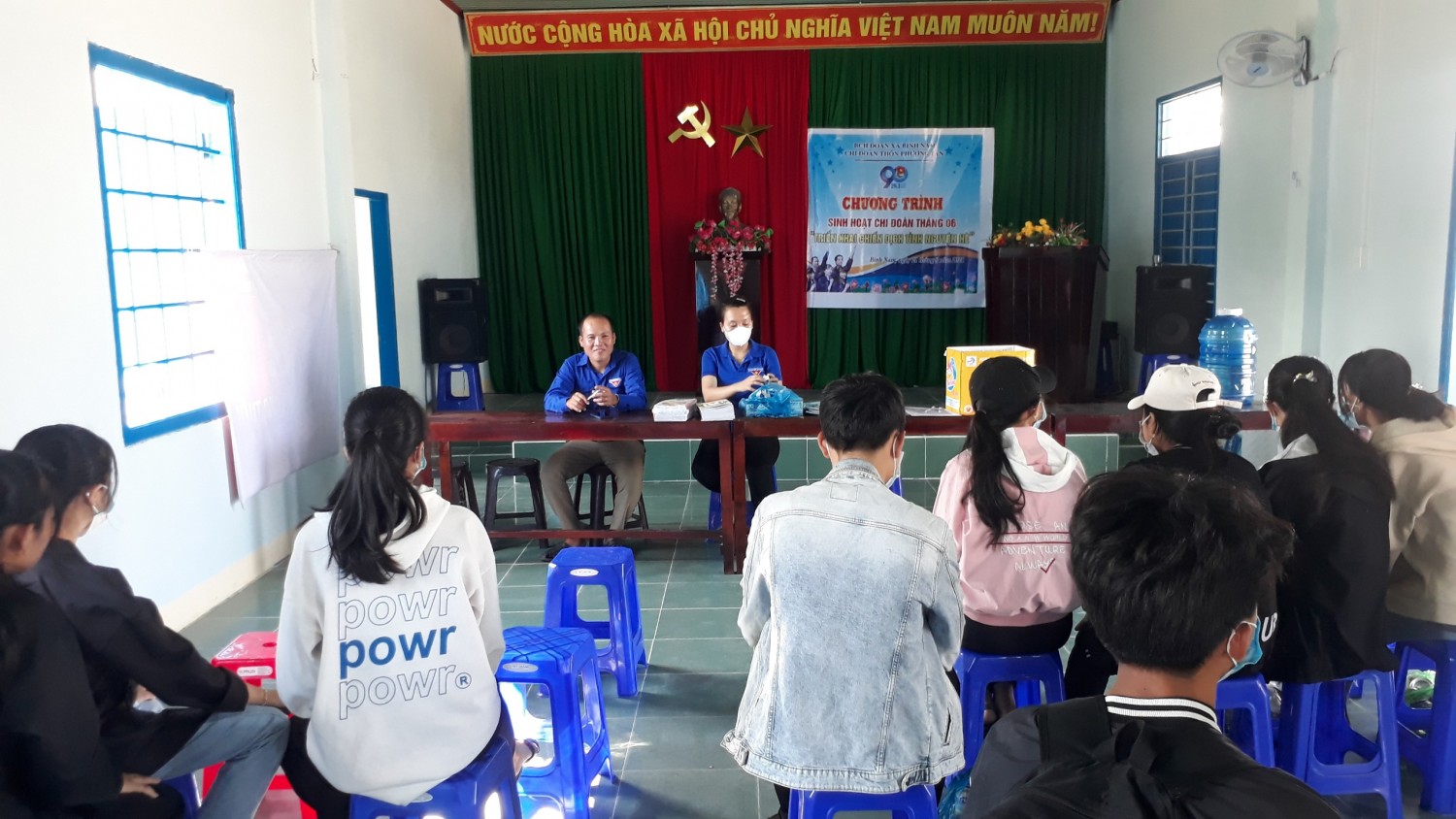 Bình Nam: Chi đoàn Vịnh Giang tổ chức sinh hoạt chi đoàn tháng 6