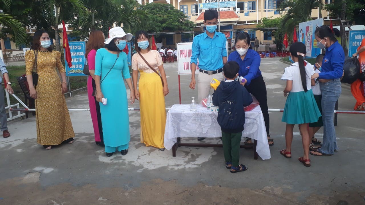Đoàn xã Bình Tú tổ chức tuyên truyền phòng chống dịch bệnh Covid 19