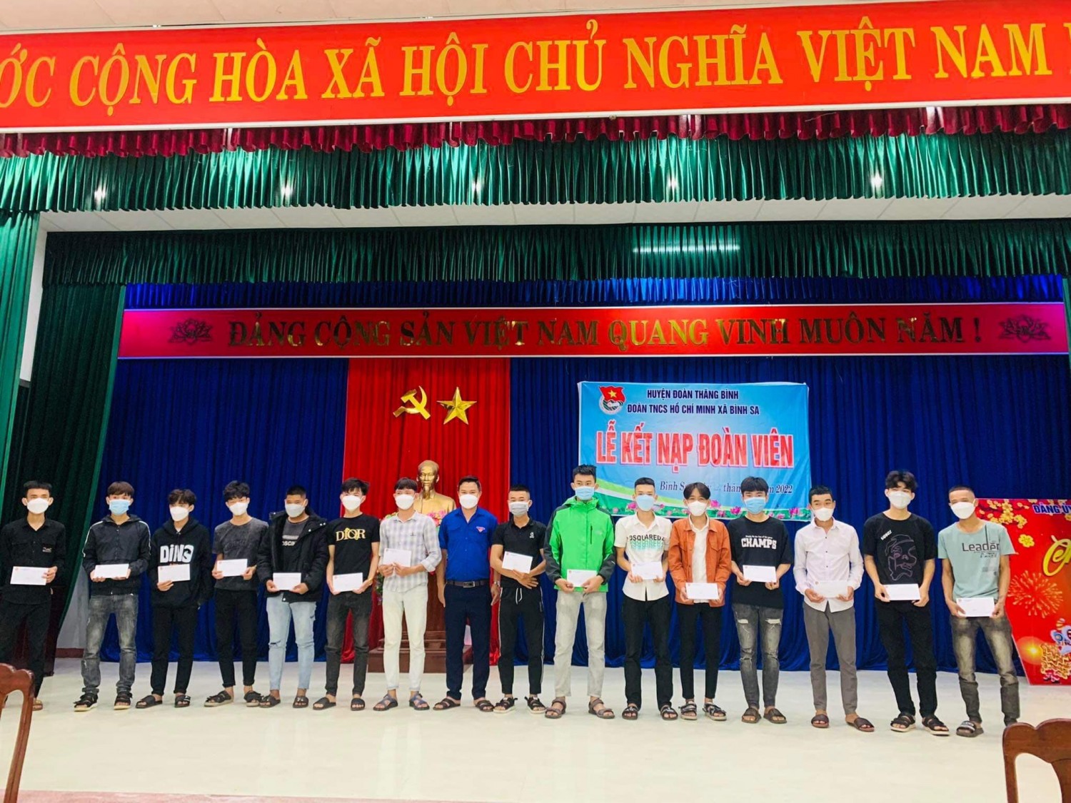 tang qua thanh nien nhap ngu