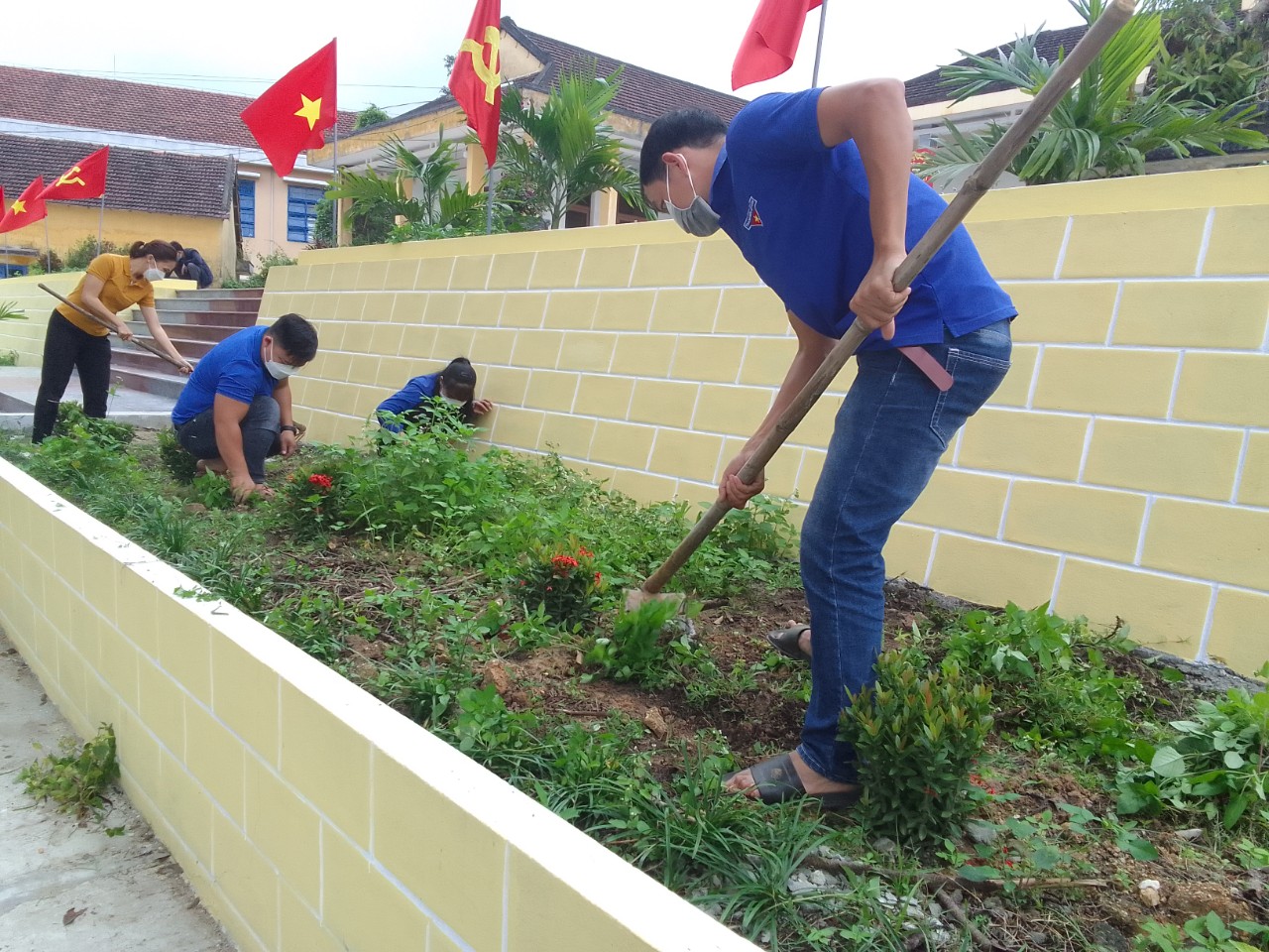 Tuổi trẻ Bình Quế ra quân ngày chủ nhật xanh toàn quốc lần thứ 2