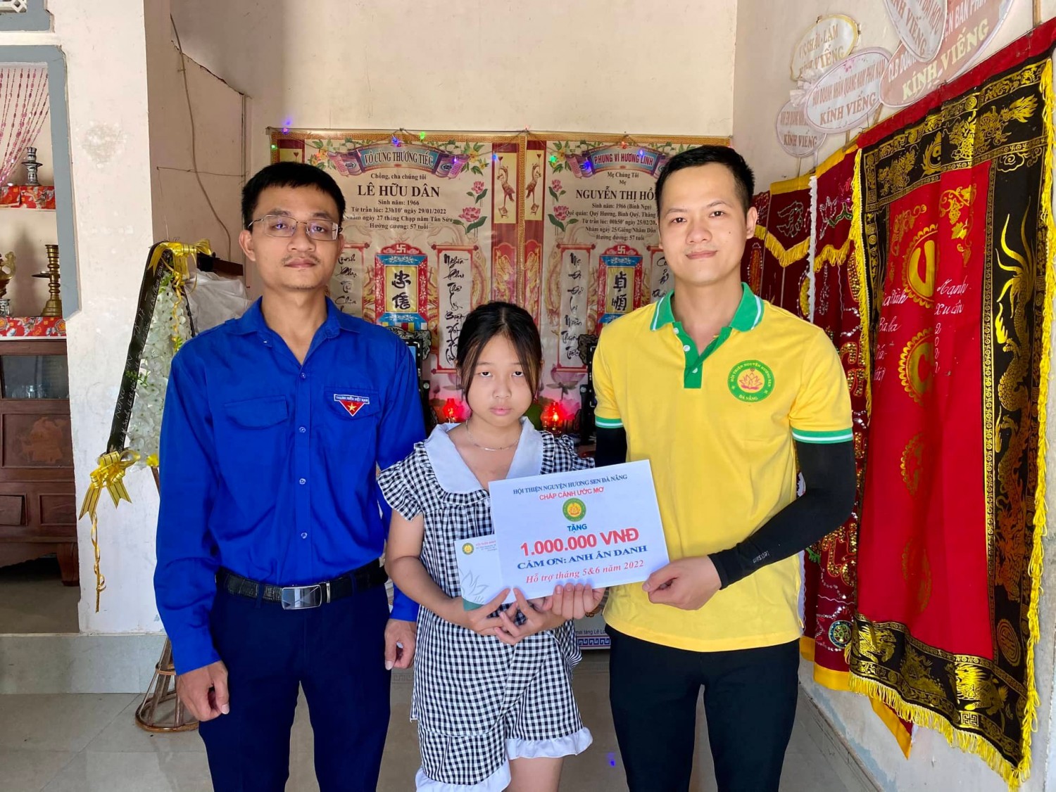 Đoàn xã Bình Quý hỗ trợ cho học sinh có khó khăn