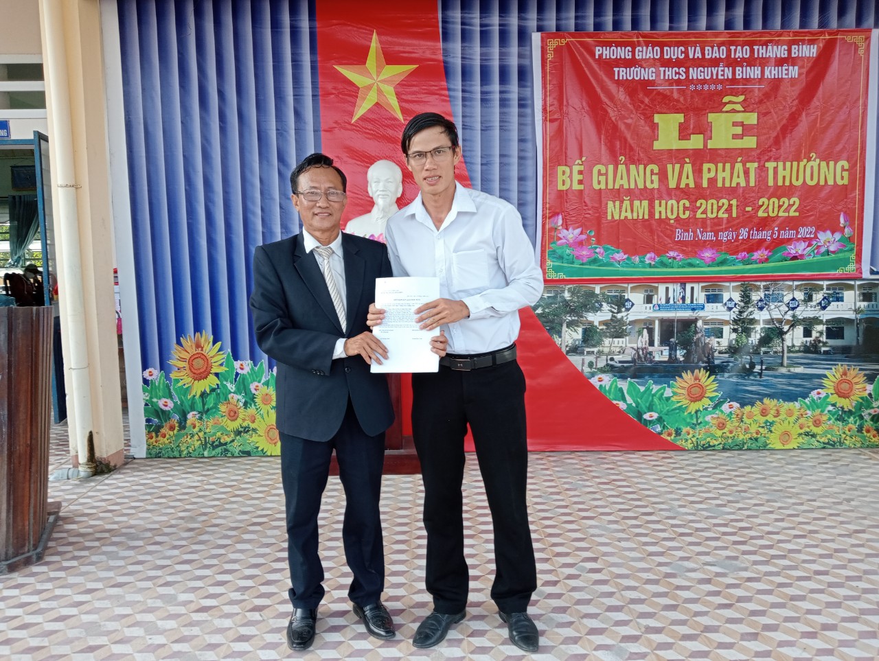 Đoàn xã Bình Nam nhận danh sách bàn giao Đoàn viên sinh hoạt hè 2022