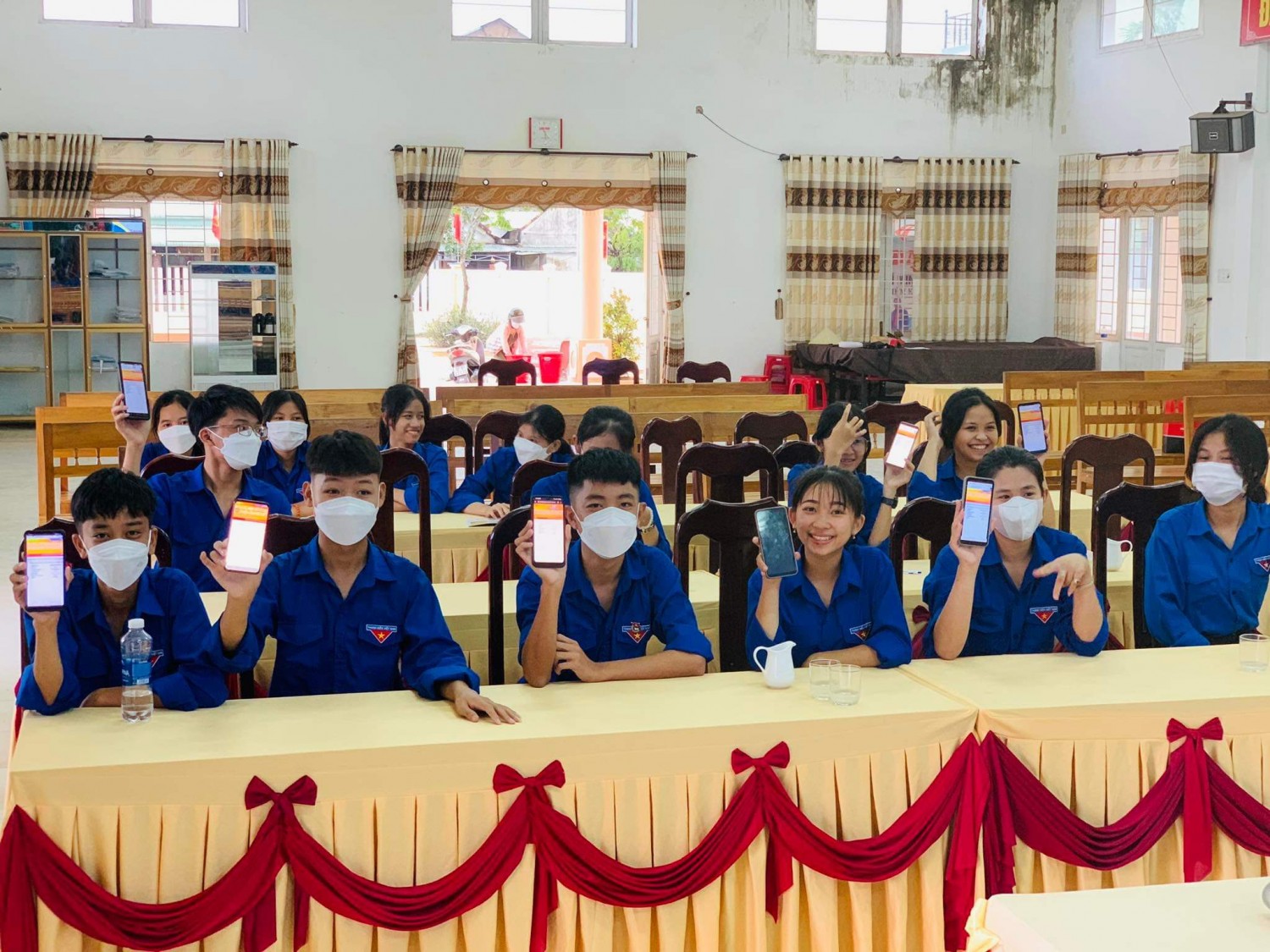 Hình ảnh ĐVTN tham gia thi trực tuyến