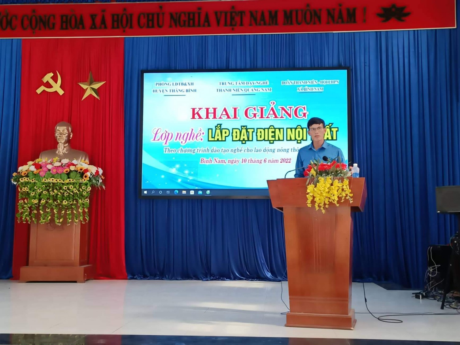 Đoàn xã Bình Nam phối hợp tổ chức lớp dạy nghề lắp đặt sửa sửa điện dân dụng