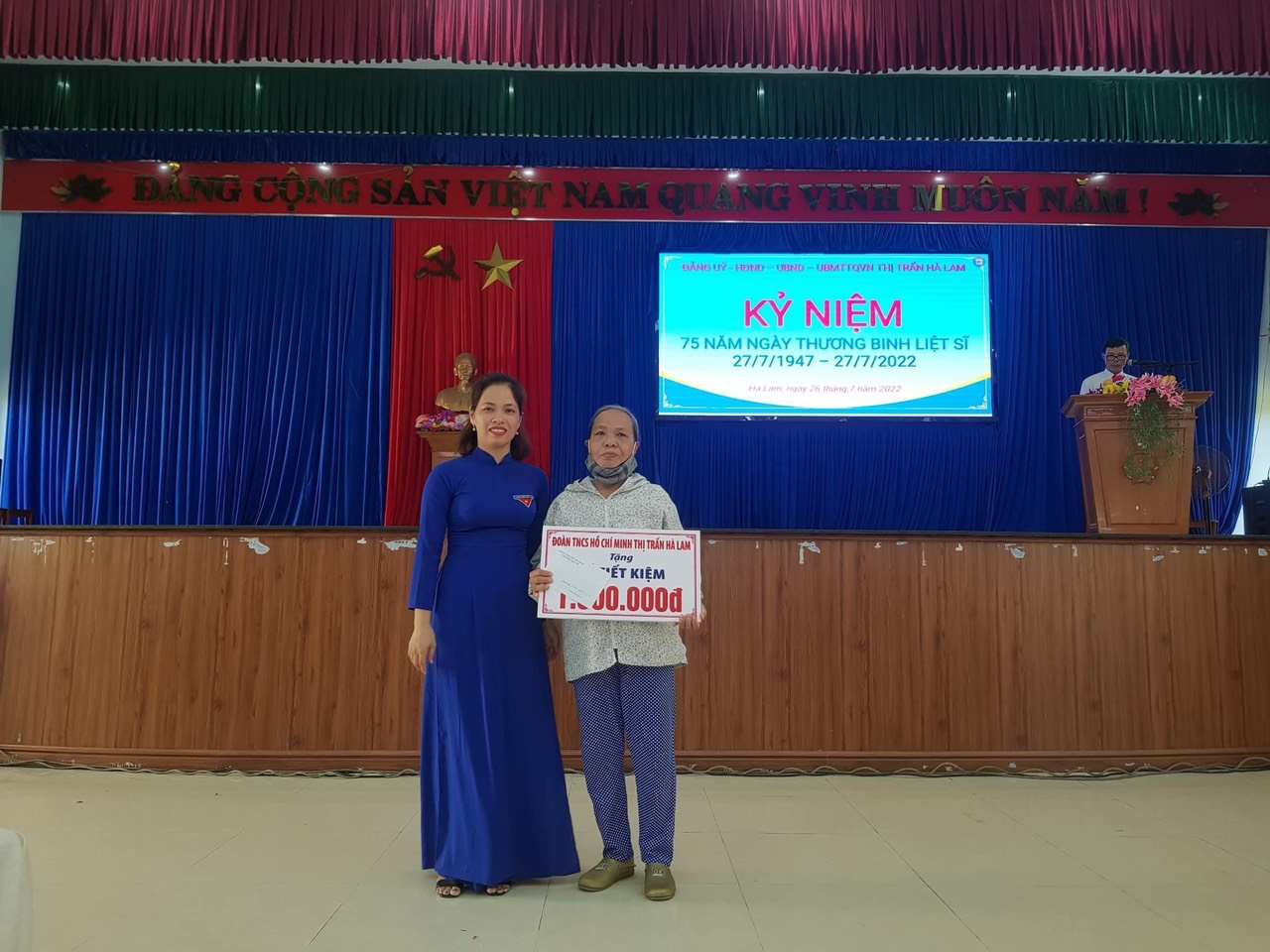 Tặng sổ tiết kiệm cho gia đình chính sách