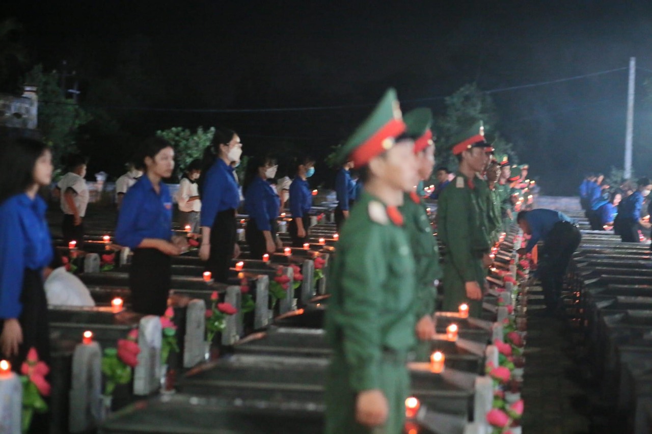 Thắp nến tri ân