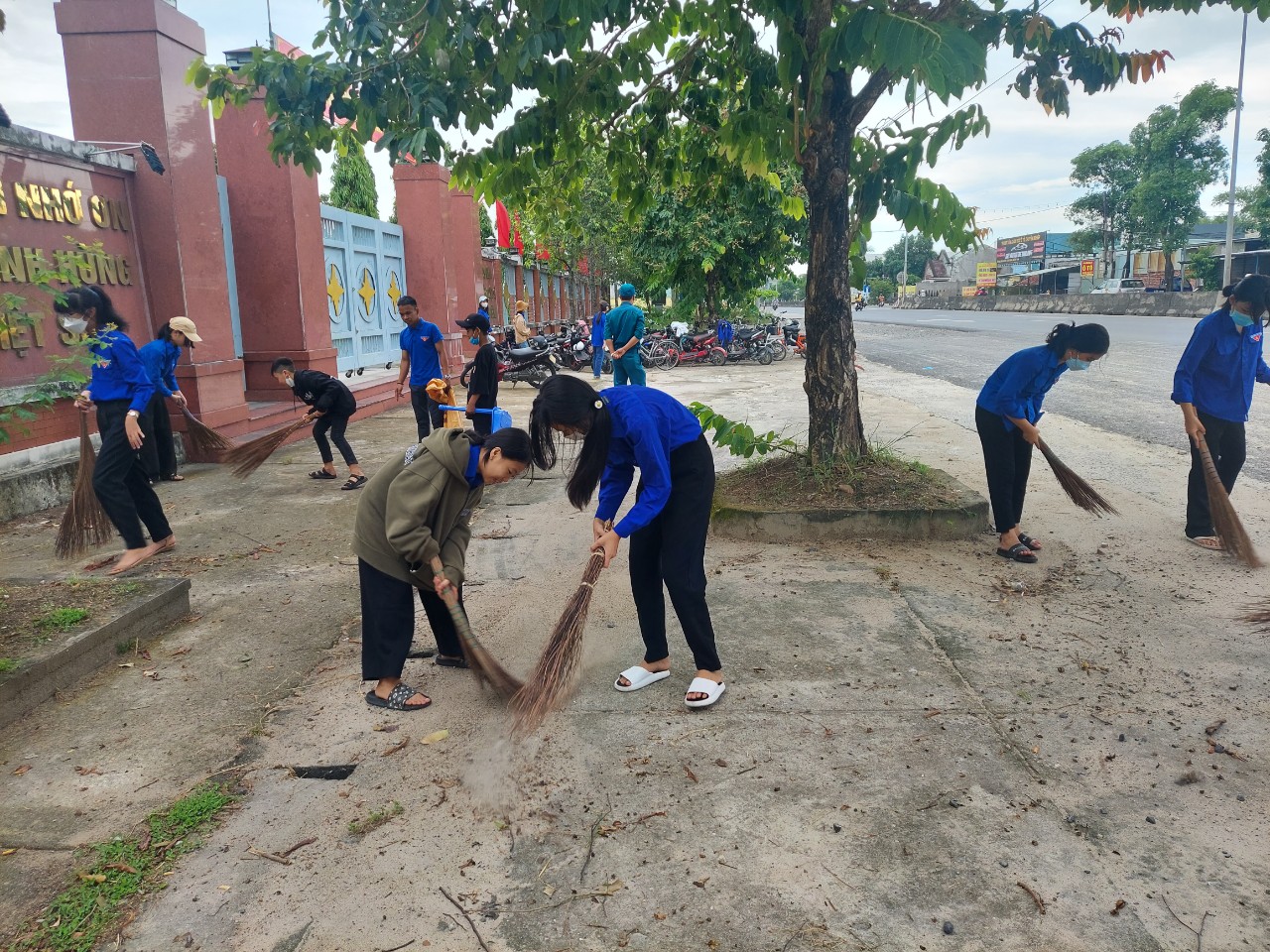 Đoàn xã Bình Nguyên ra quân Ngày chủ nhật xanh lần 3 năm 2022