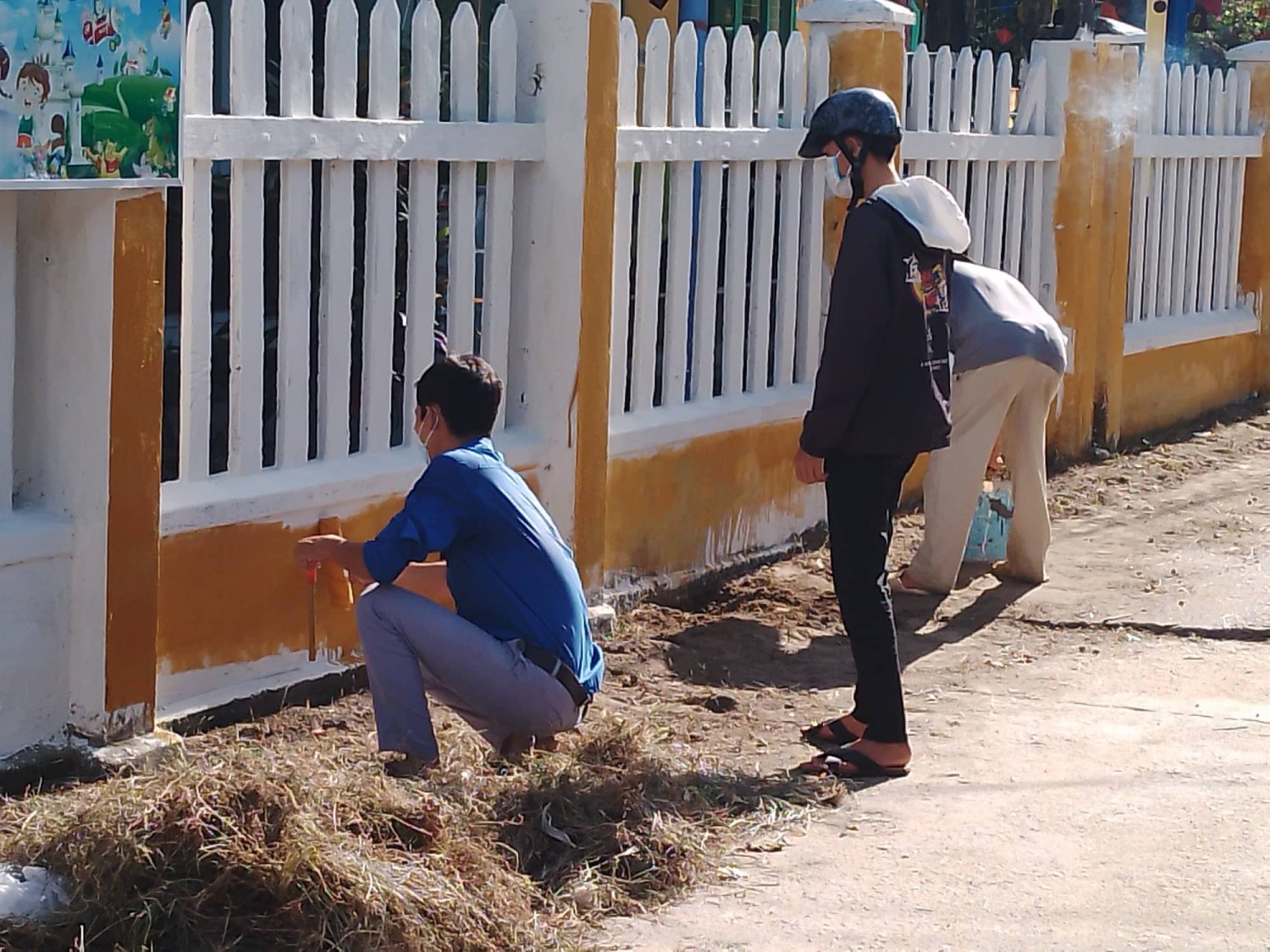 Đoàn xã Bình Tú phối hợp với chi đoàn Mẫu Giáo dọn vệ sinh chuẩn bị năm học mới