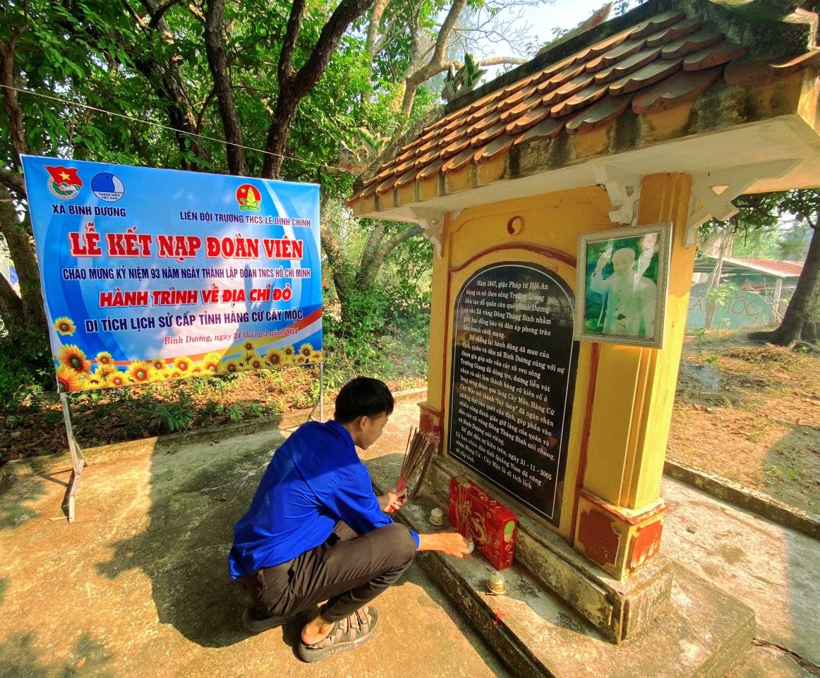 Hành trình đi về địa chỉ đỏ