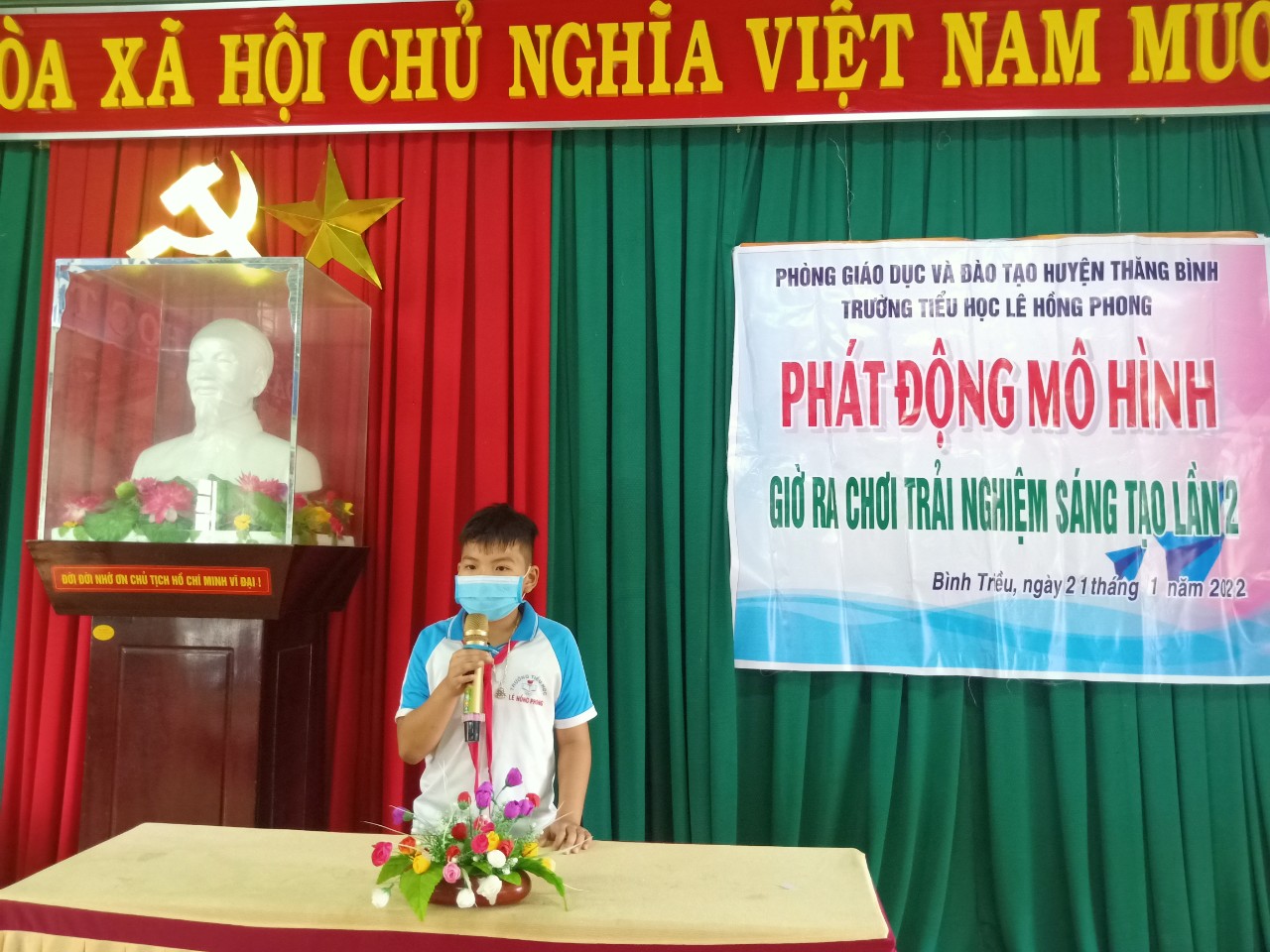 Liên đội Lê Hồng Phong phát động giờ ra chơi trải nghiệm sáng tạo,,thu bài viết UPU lần thứ 51 , thu gom giấy vụn Kế hoạch nhỏ và Cam kết với công an về không sử dụng pháo nổ.